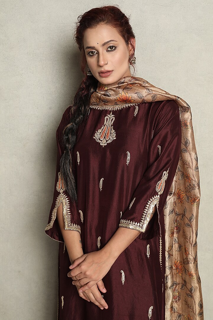 Brown Hand Embroidered Kurta Set by Falguni.Foram at Pernia's Pop Up Shop