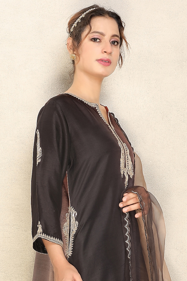 Brown 4D Embroidered Kurta Set by Falguni.Foram at Pernia's Pop Up Shop
