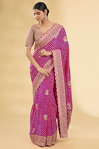 Pink Bandhani Saree Set by Faabiiana
