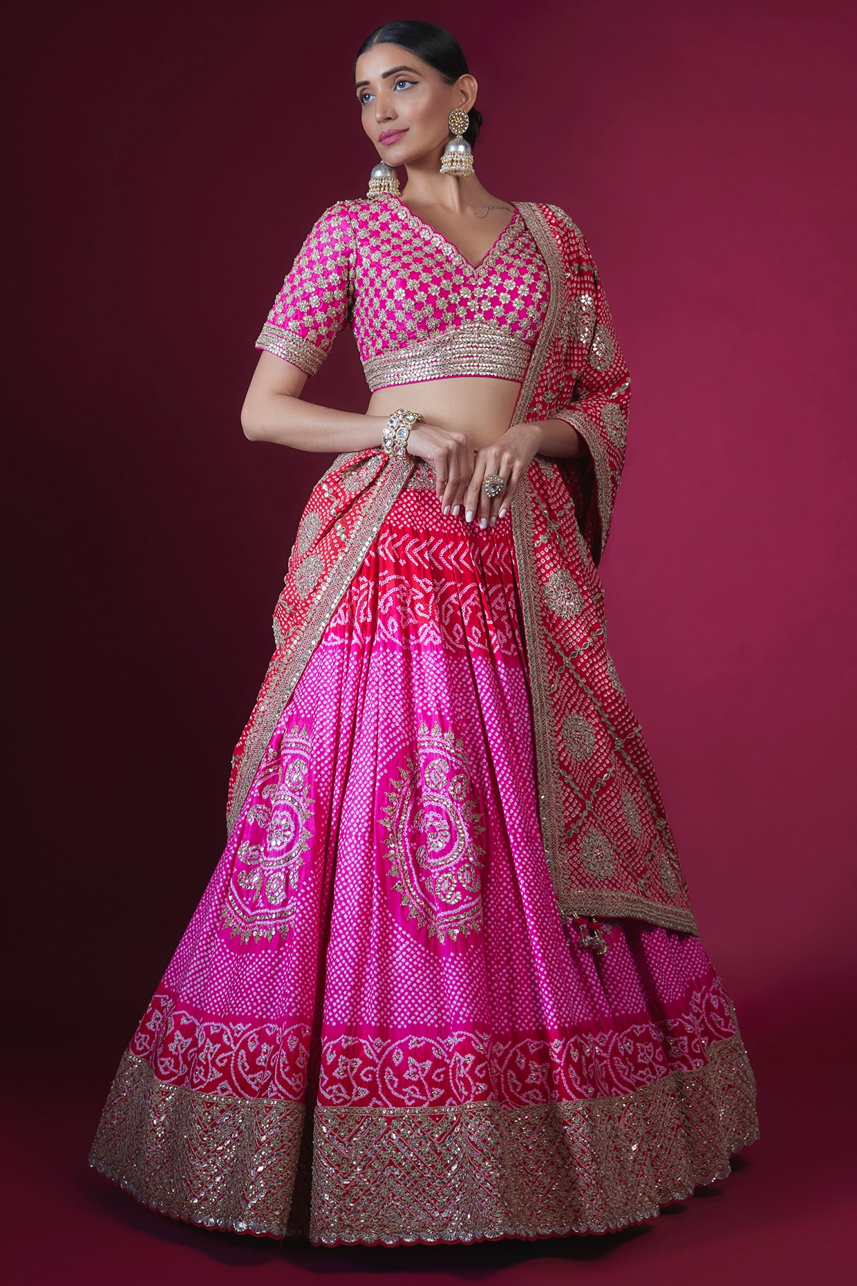 Bandhani Lehengas: A Big Yes If You Wanna Stand Out! | Indian bridal  outfits, Lehnga designs, Indian bridal fashion