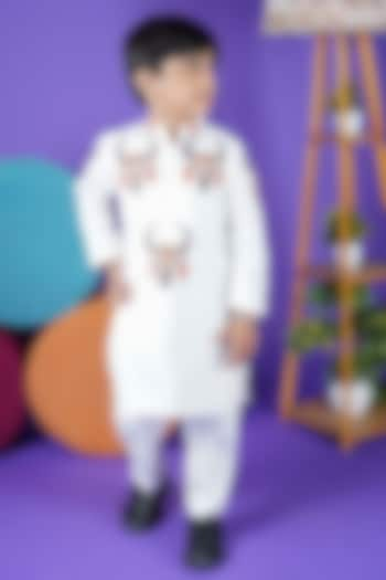 White Cotton Butta Printed Kurta Set For Boys by Fashion Totz  at Pernia's Pop Up Shop