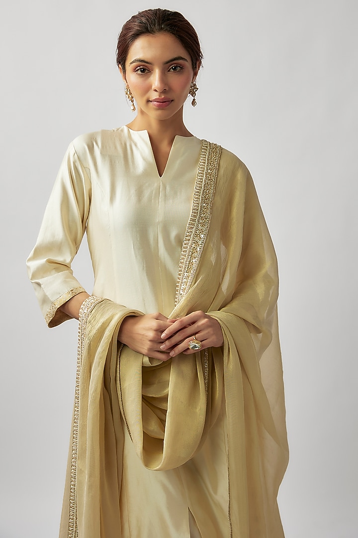 Ivory Silk Cut Beads & Sequins Hand Embellished Kurta Set by FATIZ at Pernia's Pop Up Shop