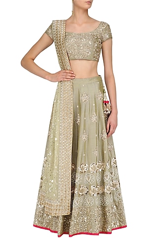 Faabiiana: Buy Faabiiana Designer Sarees, Lehengas, Gowns 2021