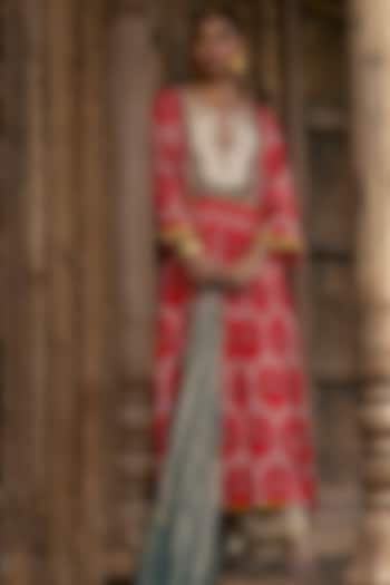 Red Silk Hand Embroidered Kurta Set by Raji ramniq at Pernia's Pop Up Shop