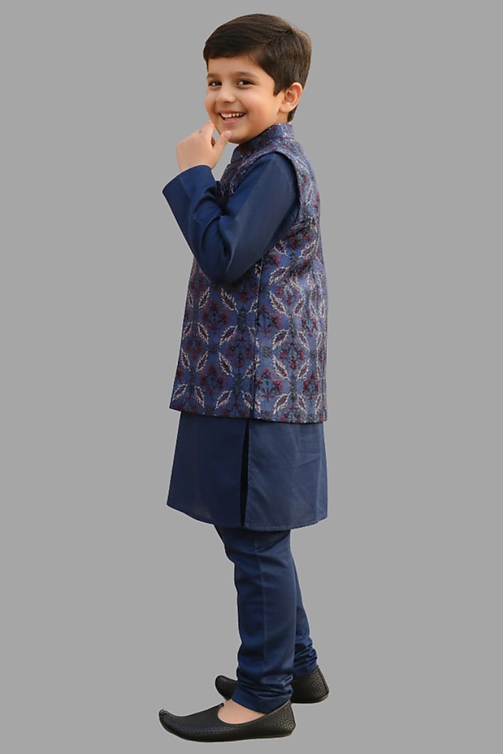 Blue Silk Thread Embroidered Bundi Set For Boys by FUNNY BONES CLOTHINGS at Pernia's Pop Up Shop