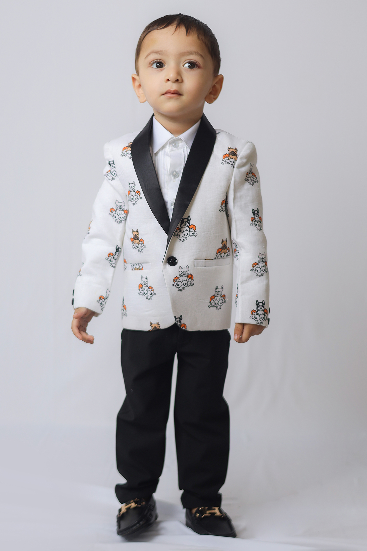White Linen Dog Printed Blazer Set For Boys by FUNNY BONES CLOTHINGS
