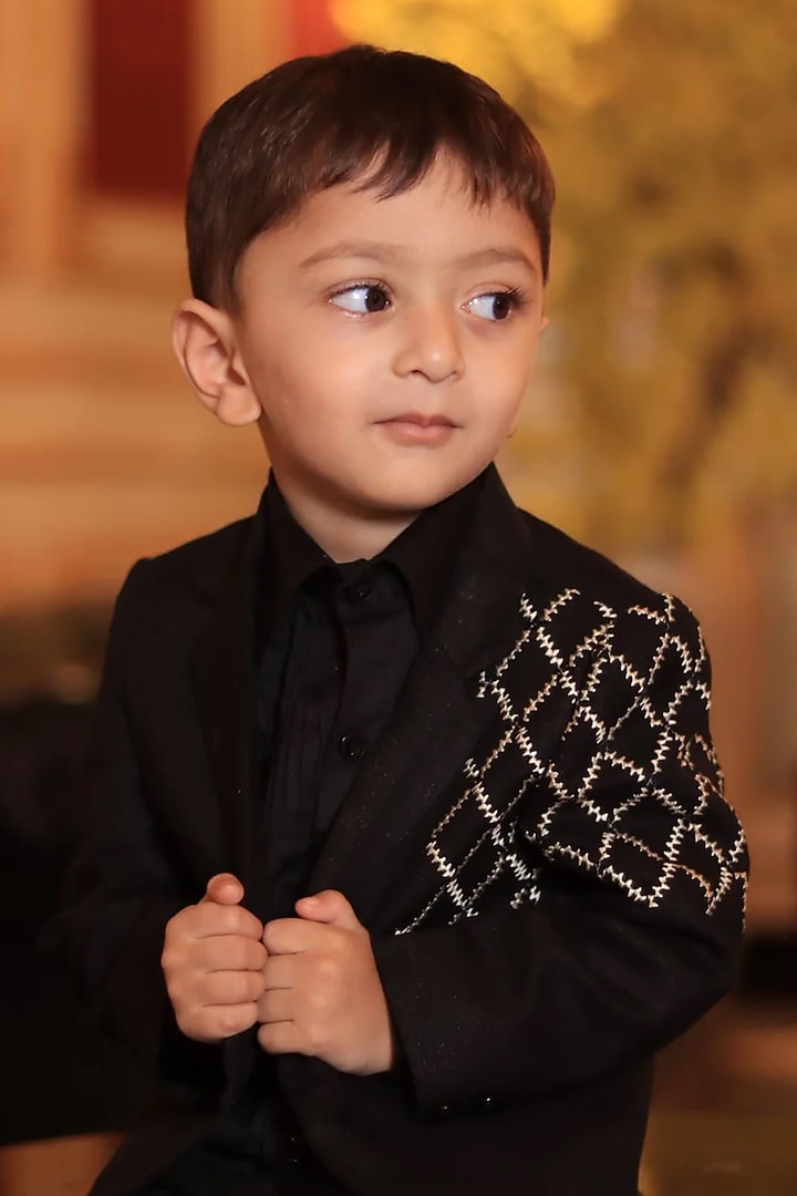 Black Suiting Blazer Set For Boys by FUNNY BONES CLOTHINGS at Pernia's Pop Up Shop