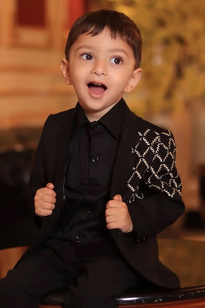 Black Suiting Blazer Set For Boys by FUNNY BONES CLOTHINGS at Pernia's Pop Up Shop