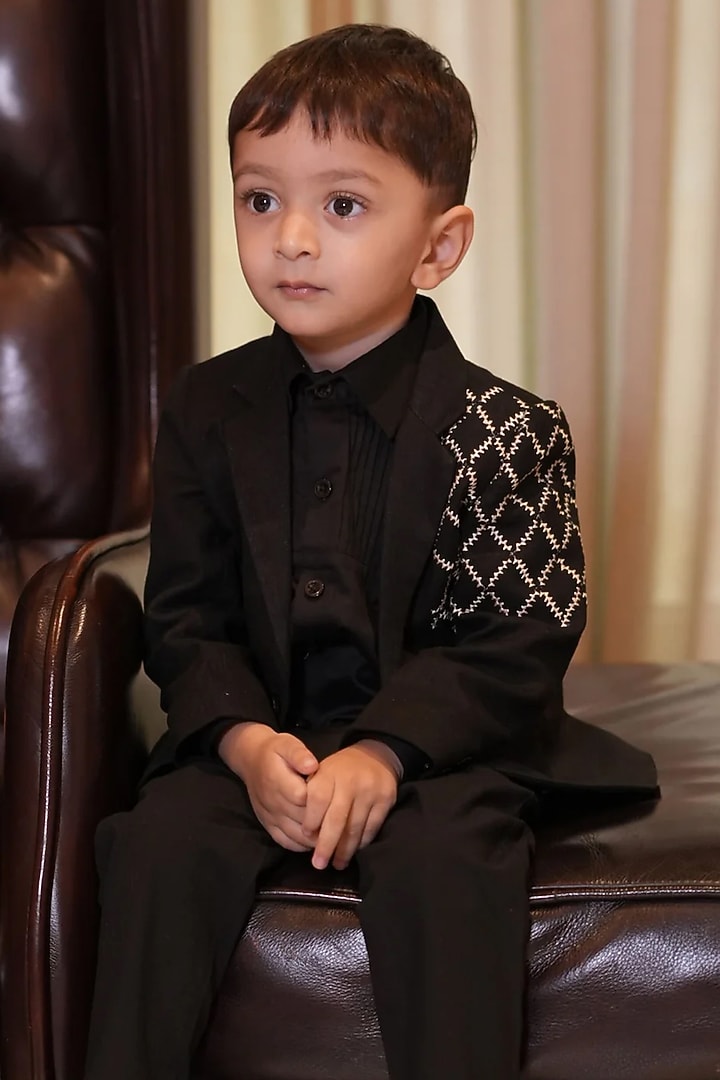 Black Suiting Blazer Set For Boys by FUNNY BONES CLOTHINGS at Pernia's Pop Up Shop