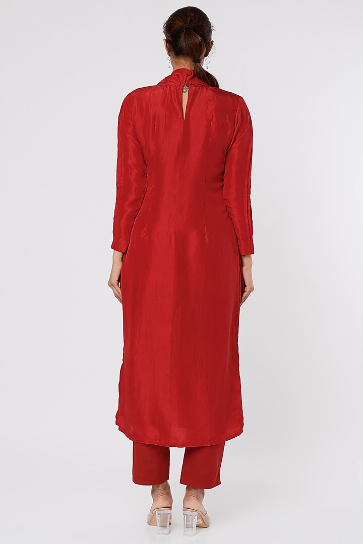 Maroon Pure Silk Straight Kurta Set by Firann by Shaheen at Pernia's Pop Up Shop