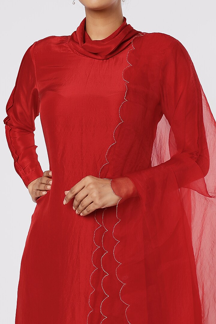 Maroon Pure Silk Straight Kurta Set by Firann by Shaheen at Pernia's Pop Up Shop