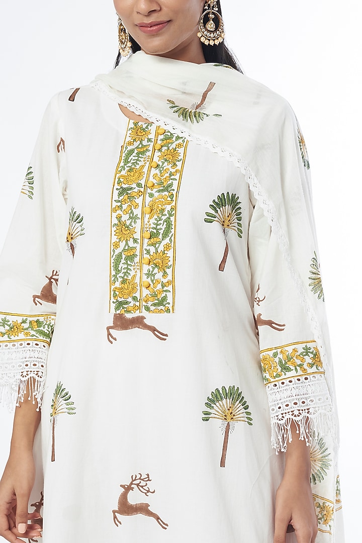 White Block Printed Kurta Set by Firann by Shaheen at Pernia's Pop Up Shop