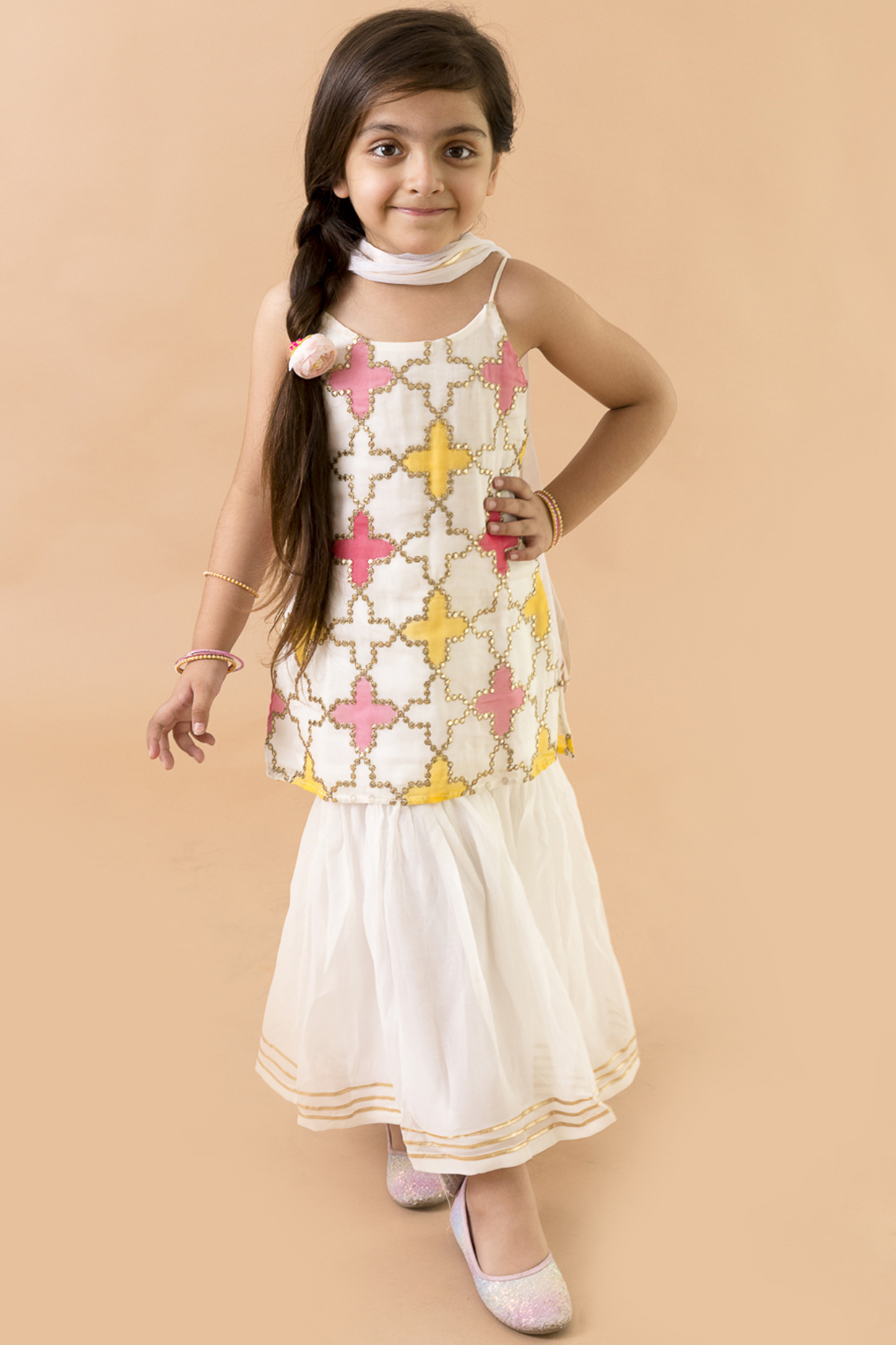 White Embroidered Kurta Set For Girls by Fairies Forever at Pernia's Pop Up Shop