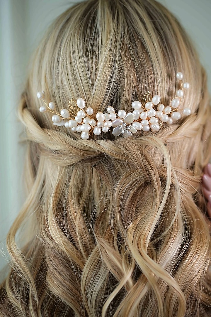 White Freshwater Pearl Hair Comb by FLORISTAA BY MAHEK at Pernia's Pop Up Shop