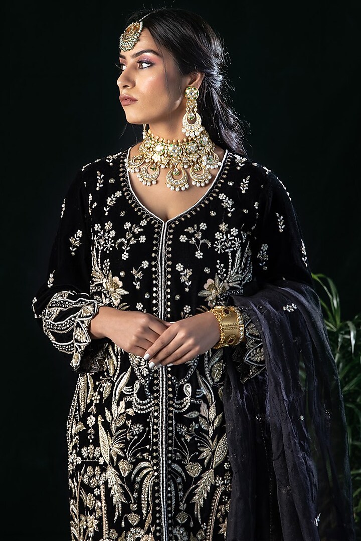 Black Hand Embroidered Kurta Set by Firozi at Pernia's Pop Up Shop