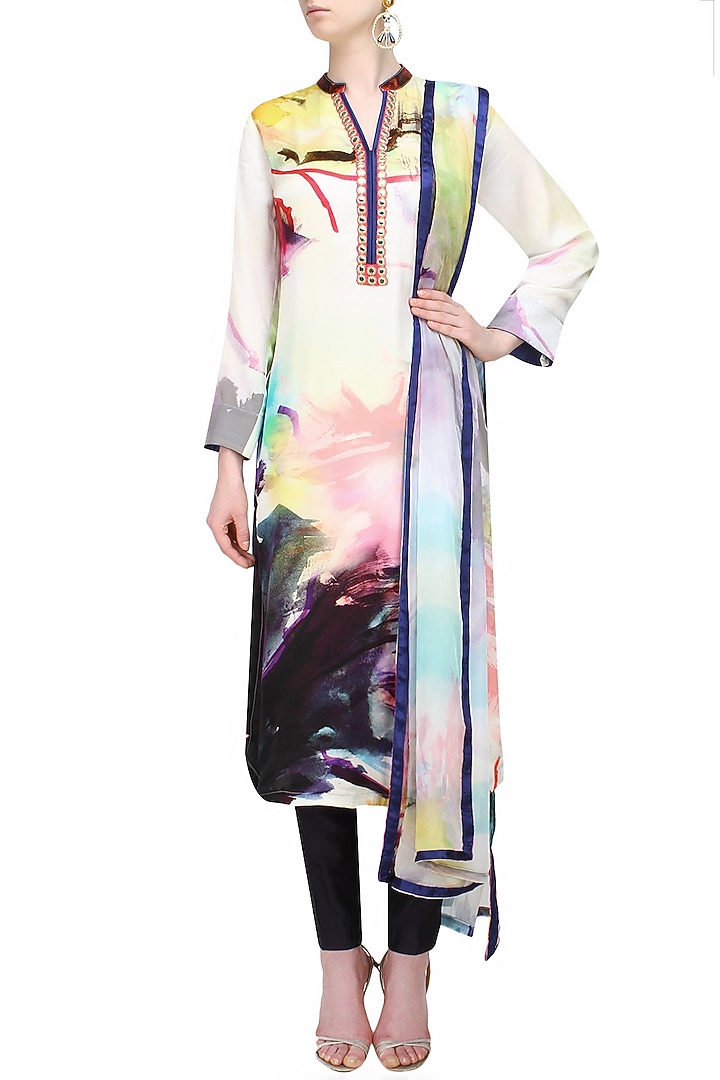 Flamingo by Shubhani Talwar presents Off white hand painted kurta with dupatta available only at Pernia's Pop Up Shop.
