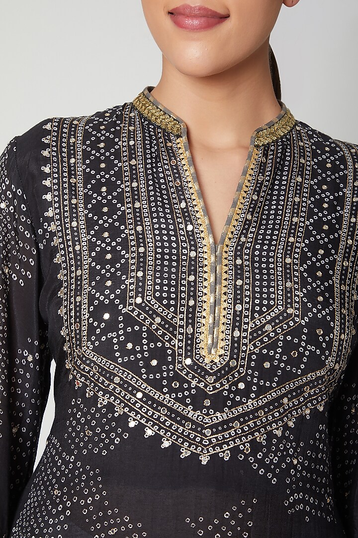 Black Hand Painted Bandhani Kurta With Palazzo Pants by ILAPTI at Pernia's Pop Up Shop