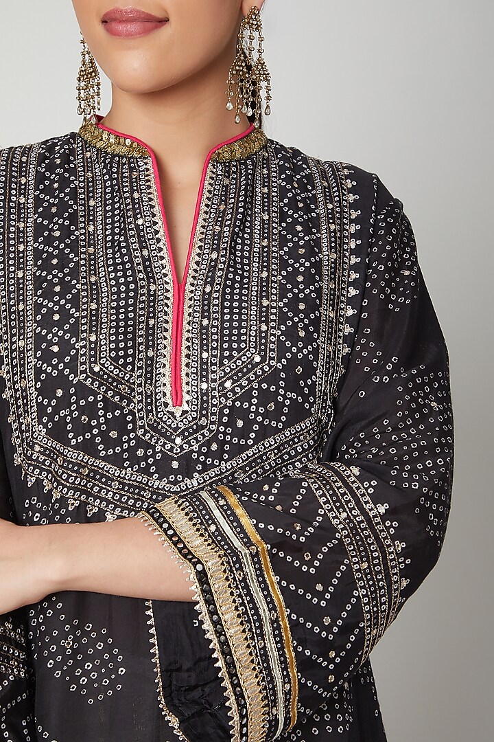 Black Hand Painted Kurta With Palazzo Pants by ILAPTI at Pernia's Pop Up Shop