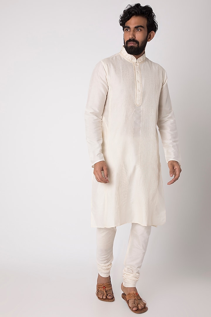 White Cotton Kurta With Full Sleeves by ILAPTI Men