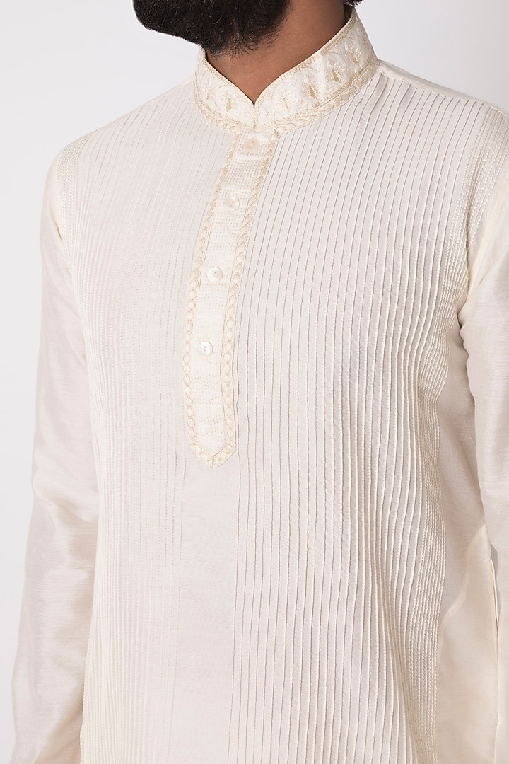 White Cotton Kurta With Full Sleeves by ILAPTI Men at Pernia's Pop Up Shop