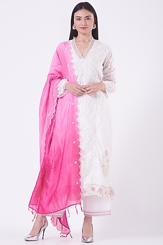 White Embroidered Kurta Set by FINE THREADS BY HINA & NIKHAT