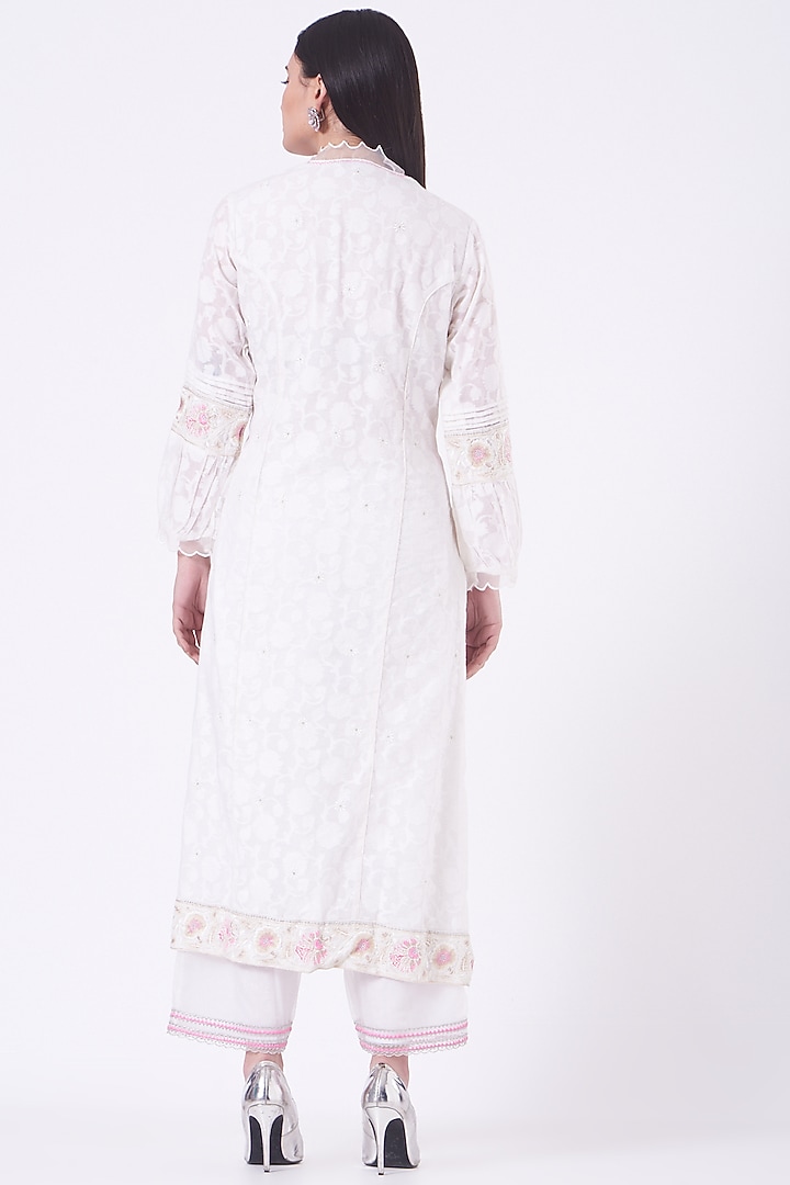 White Embroidered Kurta Set by FINE THREADS BY HINA & NIKHAT at Pernia's Pop Up Shop