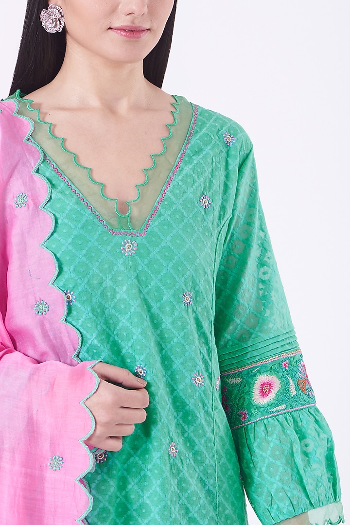 Aquarium Green Embroidered Kurta Set by FINE THREADS BY HINA & NIKHAT at Pernia's Pop Up Shop