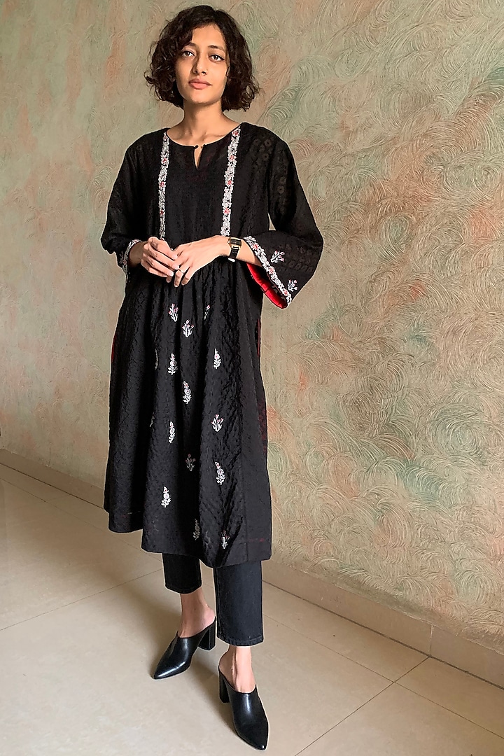 Black Embroidered Gathered Long Kurta With Slip by FINE THREADS BY HINA & NIKHAT