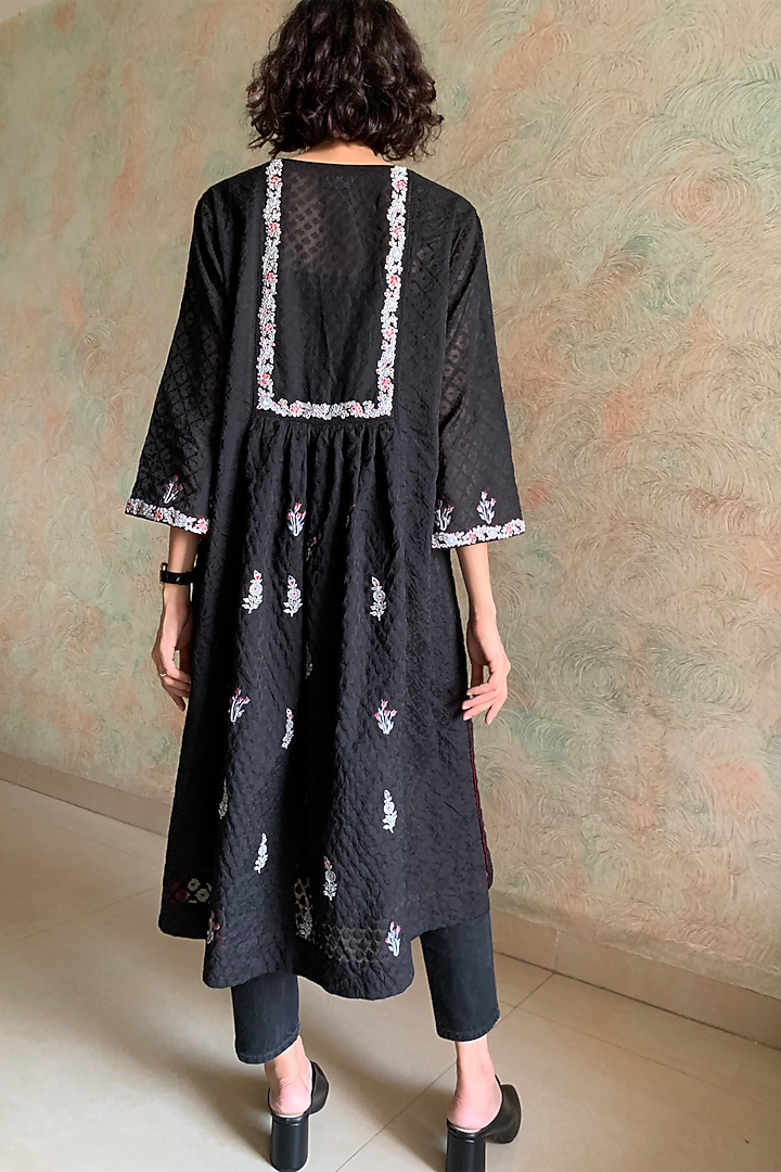 Black Embroidered Gathered Long Kurta With Slip by FINE THREADS BY HINA & NIKHAT at Pernia's Pop Up Shop
