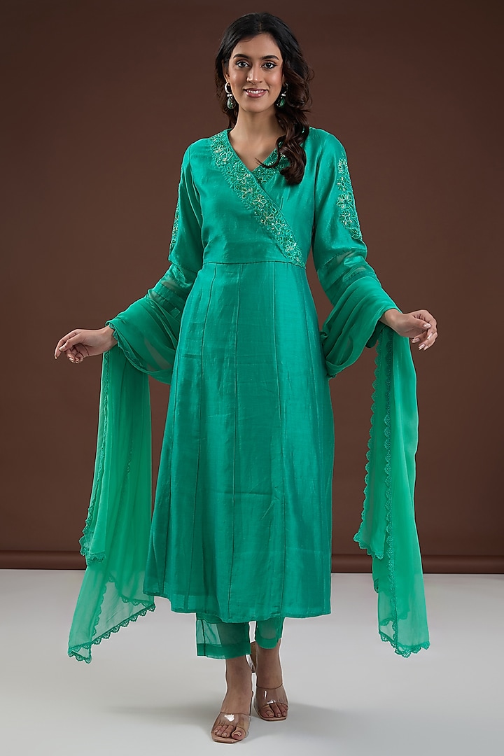 Persian Green Chanderi Silk Dori Embroidered Anarkali Set by FINE THREADS BY HINA & NIKHAT