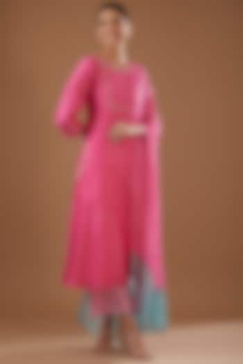 Pink Chanderi Silk Embroidered A-Line Kurta Set by FINE THREADS BY HINA & NIKHAT