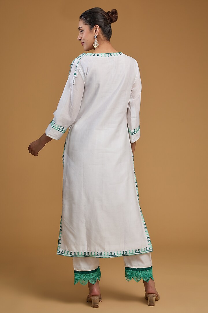 White Handloom Chanderi Silk Cross-Stitch Embroidered Kurta Set by FINE THREADS BY HINA & NIKHAT at Pernia's Pop Up Shop