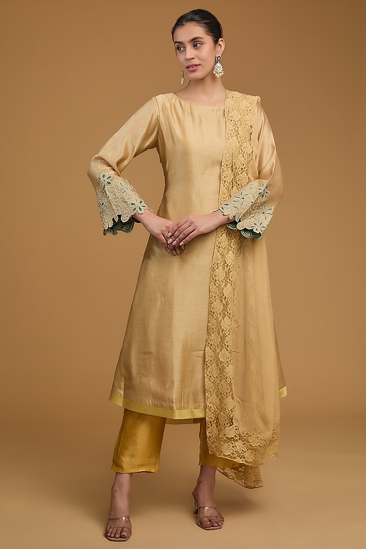 Gold Handloom Chanderi Silk Applique Work Kurta Set by FINE THREADS BY HINA & NIKHAT