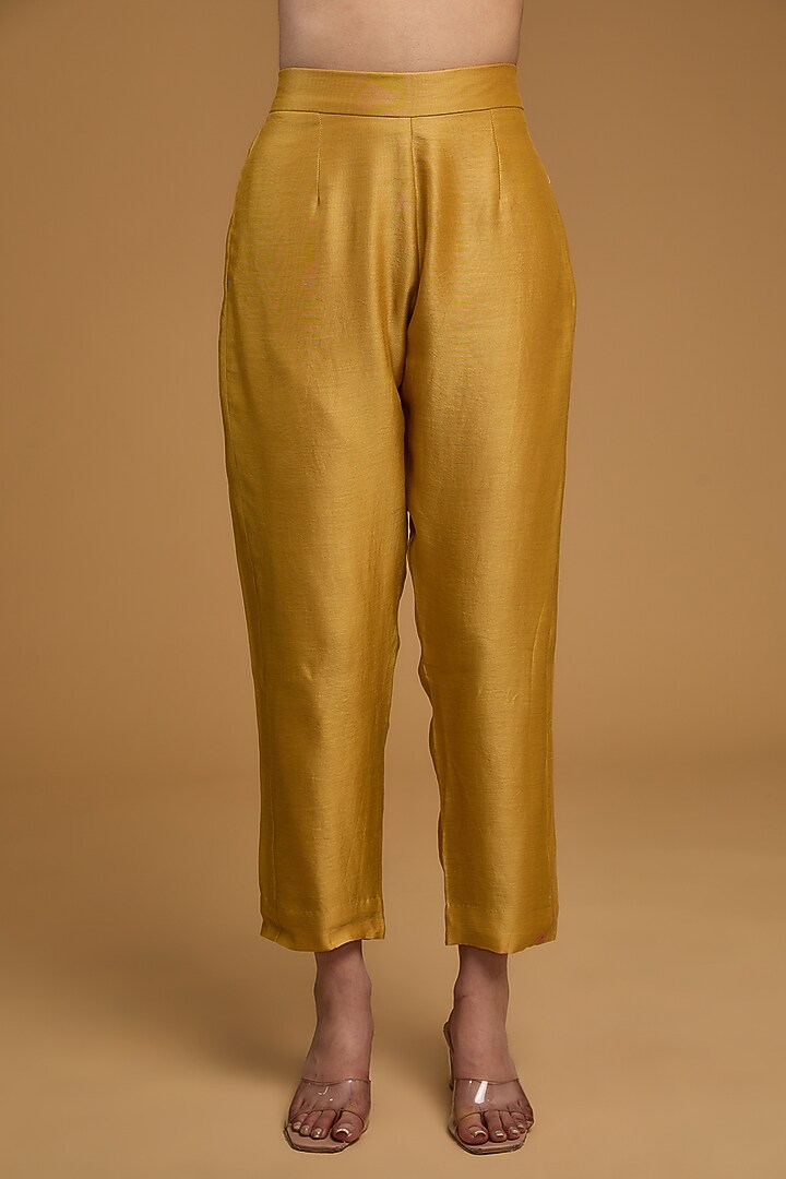 Gold Handloom Chanderi Silk Applique Work Kurta Set by FINE THREADS BY HINA & NIKHAT at Pernia's Pop Up Shop