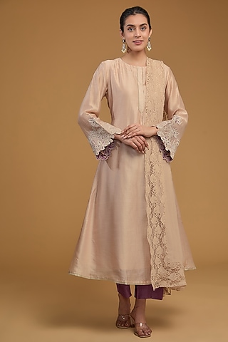 Nude Pink Handloom Chanderi Silk Applique Work A-Line Kurta Set by FINE THREADS BY HINA & NIKHAT