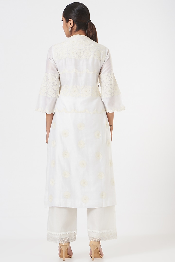 White Embroidered Kurta Set by FINE THREADS BY HINA & NIKHAT at Pernia's Pop Up Shop