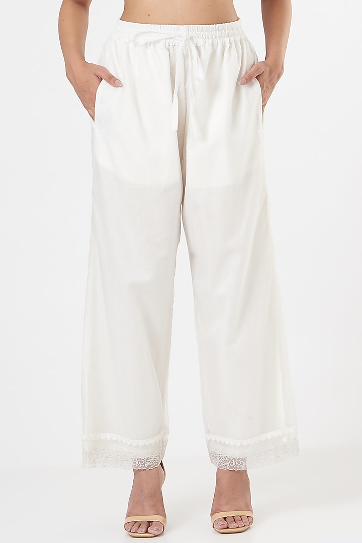 White Embroidered Kurta Set by FINE THREADS BY HINA & NIKHAT at Pernia's Pop Up Shop