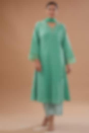 Green Handloom Textured Silk Cotton Kurta Set by FINE THREADS BY HINA & NIKHAT