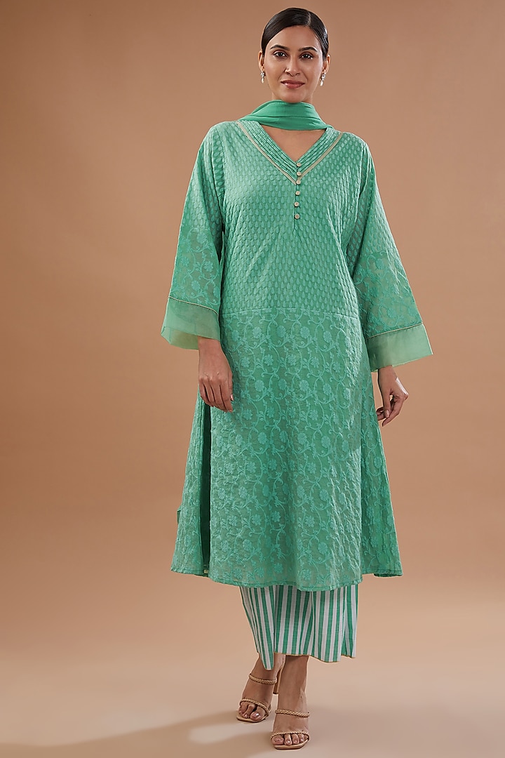 Green Handloom Textured Silk Cotton Kurta Set by FINE THREADS BY HINA & NIKHAT