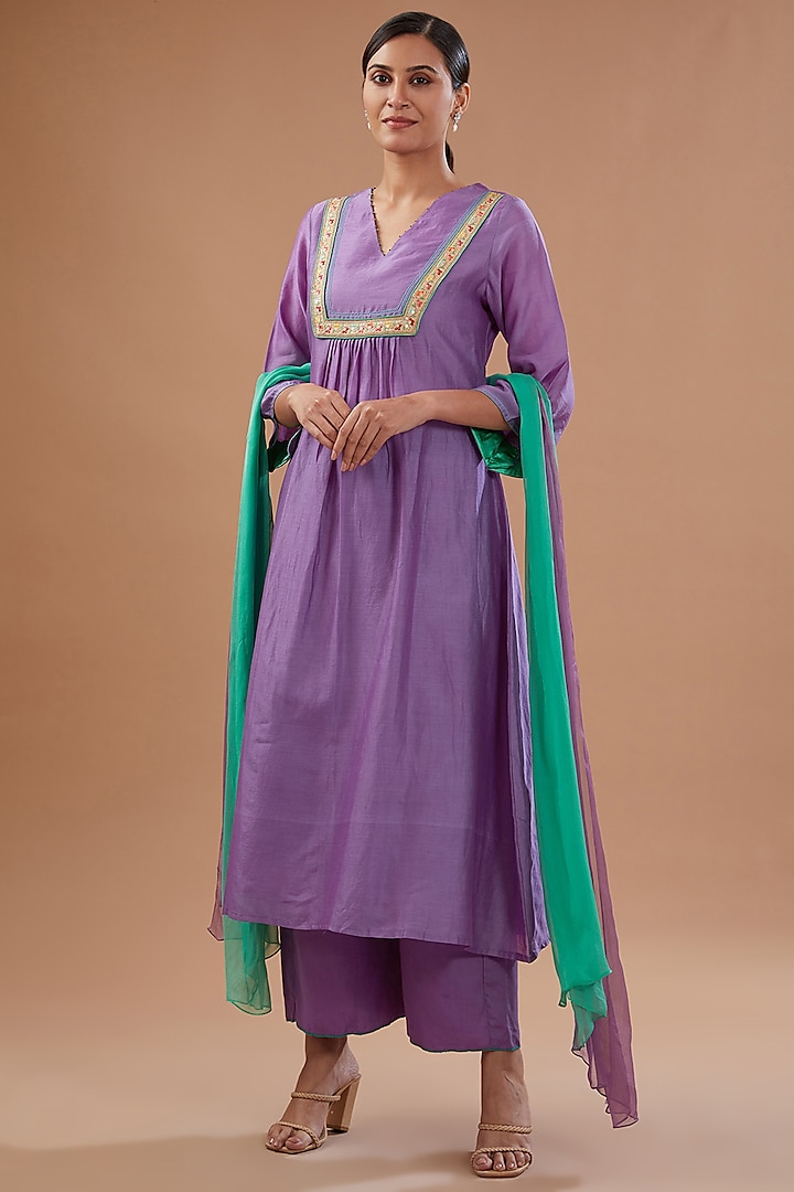 Purple Chanderi Silk Thread Embroidered Kurta Set by FINE THREADS BY HINA & NIKHAT