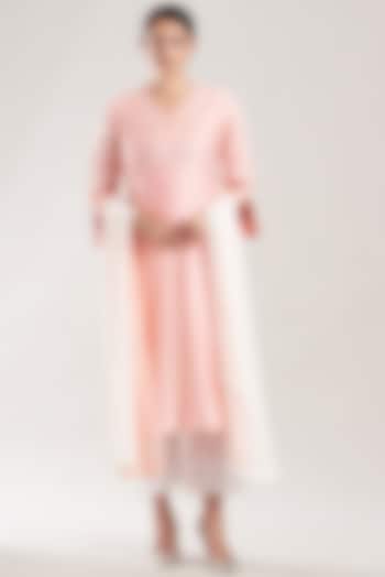 Peach Hand Embroidered Kurta Set by FINE THREADS BY HINA & NIKHAT at Pernia's Pop Up Shop