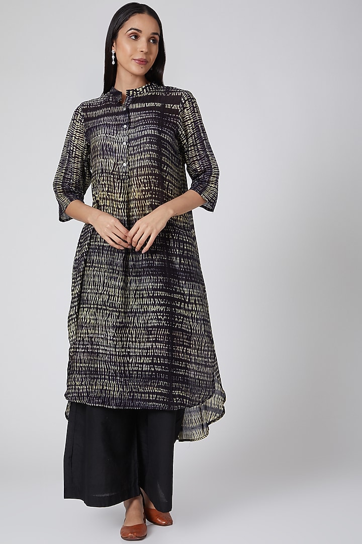 Black Shibori Printed Kurta Set by ILAPTI at Pernia's Pop Up Shop