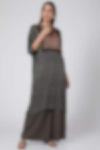 Khaki Grey Printed Kurta Set by ILAPTI at Pernia's Pop Up Shop