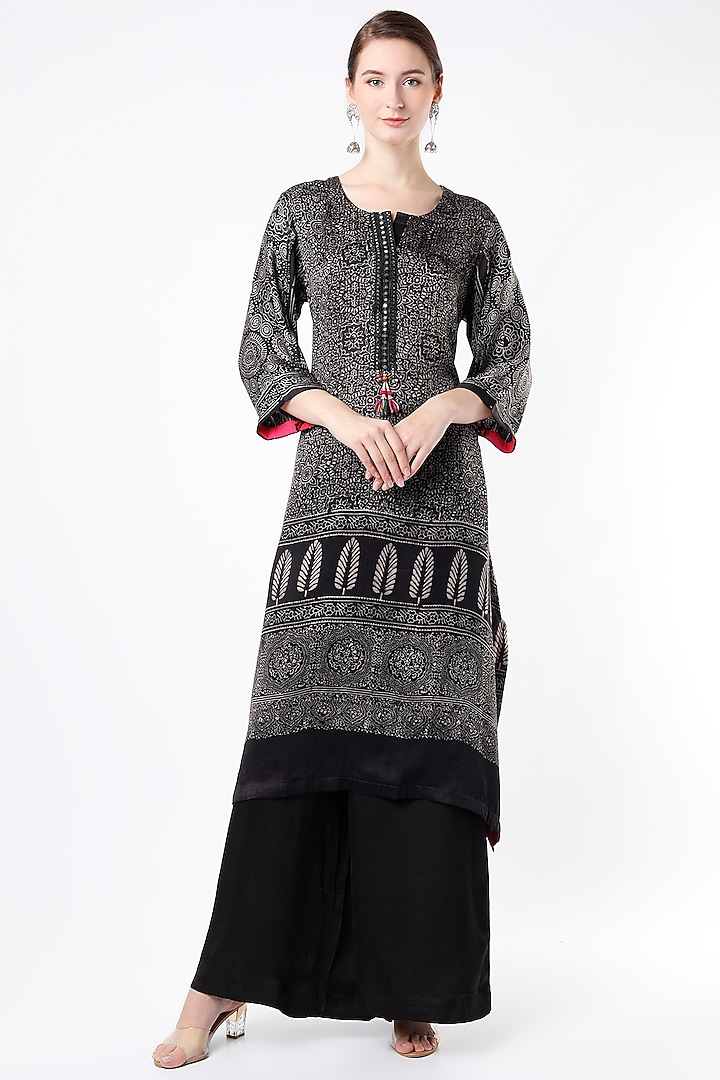 Black Hand-Dyed Kerchief Kurta Set by ILAPTI