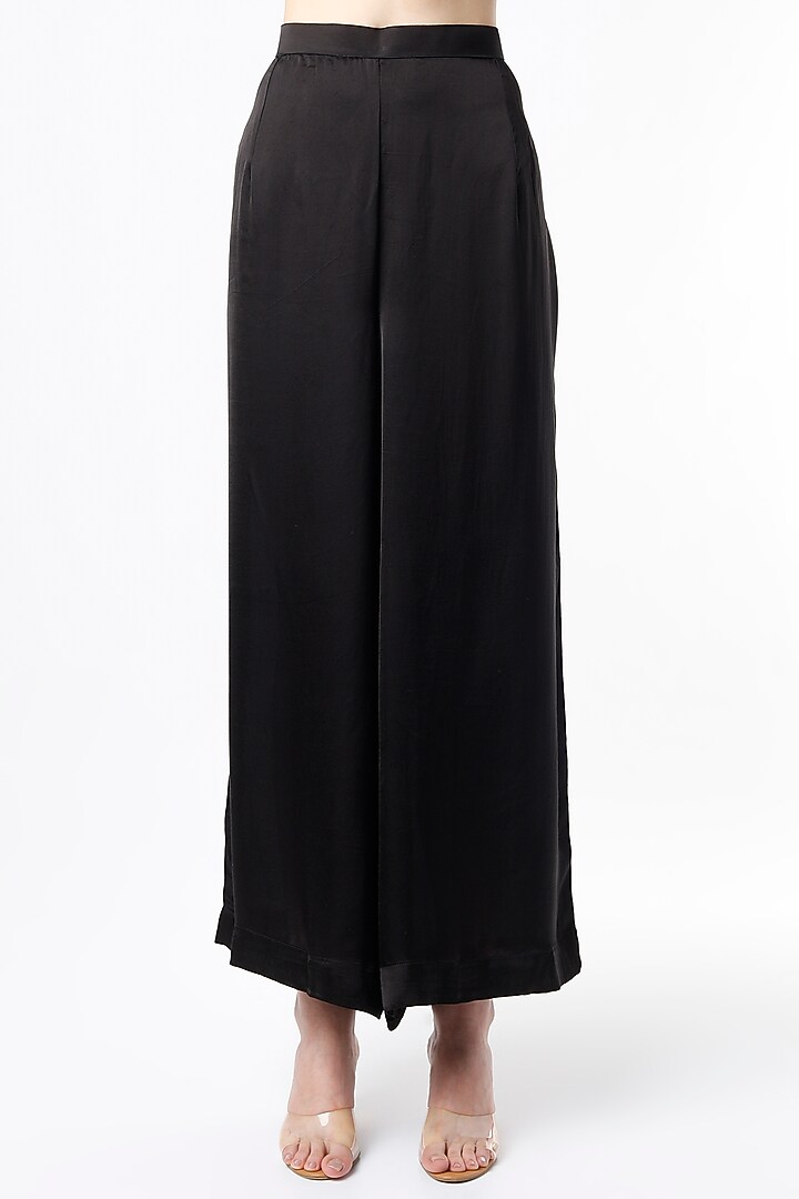 Black Ajrak Hand-Dyed Silk Firan Kurta Set by ILAPTI at Pernia's Pop Up Shop