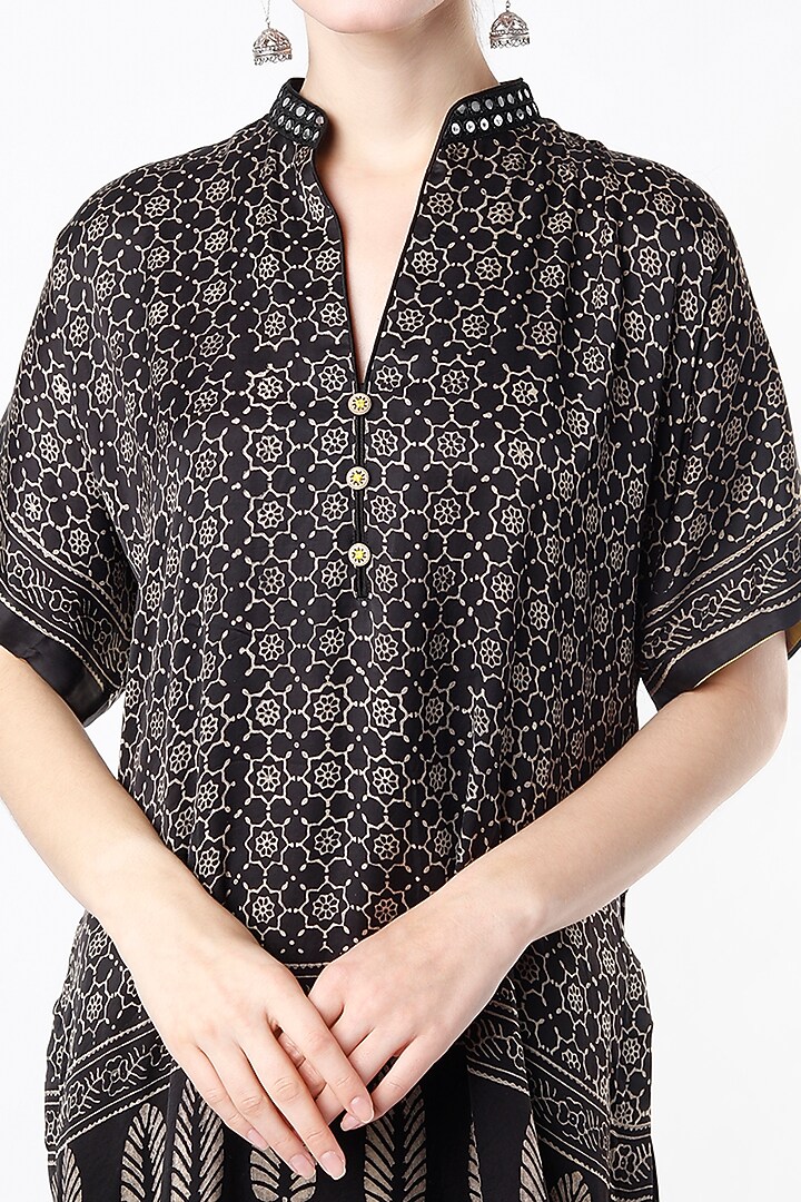 Black Ajrakh Firan Kurta Set by ILAPTI at Pernia's Pop Up Shop