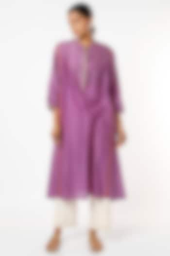 Purple Hand Blocked Bandhej Tunic by ILAPTI at Pernia's Pop Up Shop