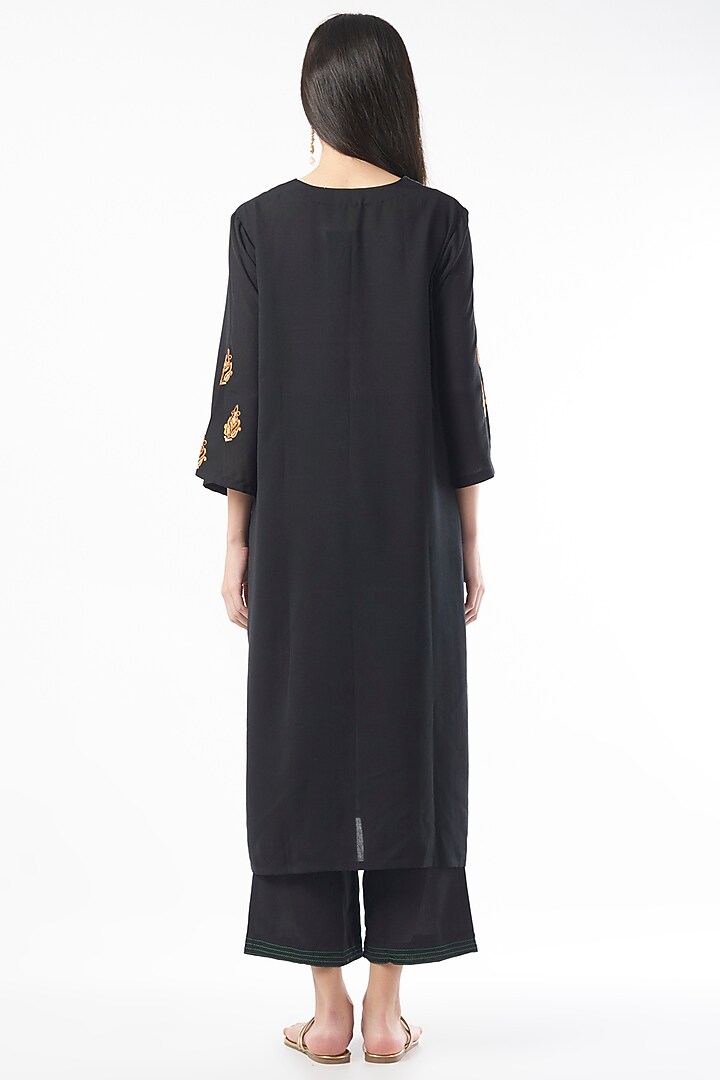 Black Embroidered Handwoven Kurta Set by ILAPTI at Pernia's Pop Up Shop