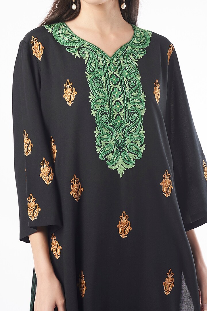 Black Embroidered Handwoven Kurta Set by ILAPTI at Pernia's Pop Up Shop