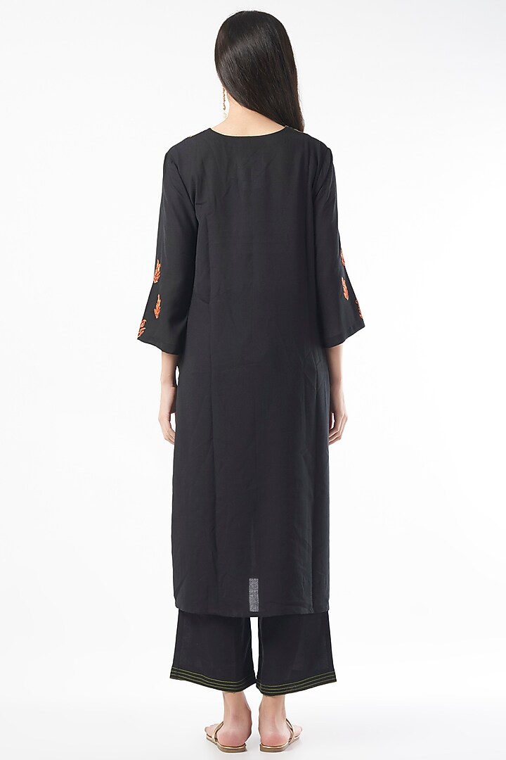 Black Pure Cotton Handwoven Kurta Set by ILAPTI at Pernia's Pop Up Shop